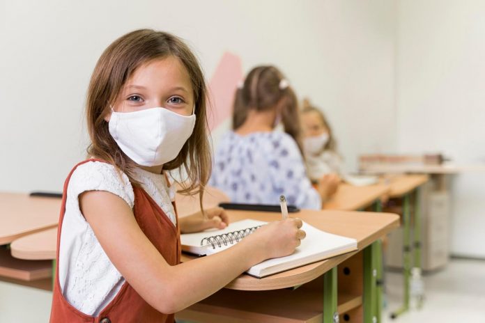 Σχολεία - Διάλειμμα μάσκας: Πότε θα μπορούν οι μαθητές να βγάζουν τη μάσκα